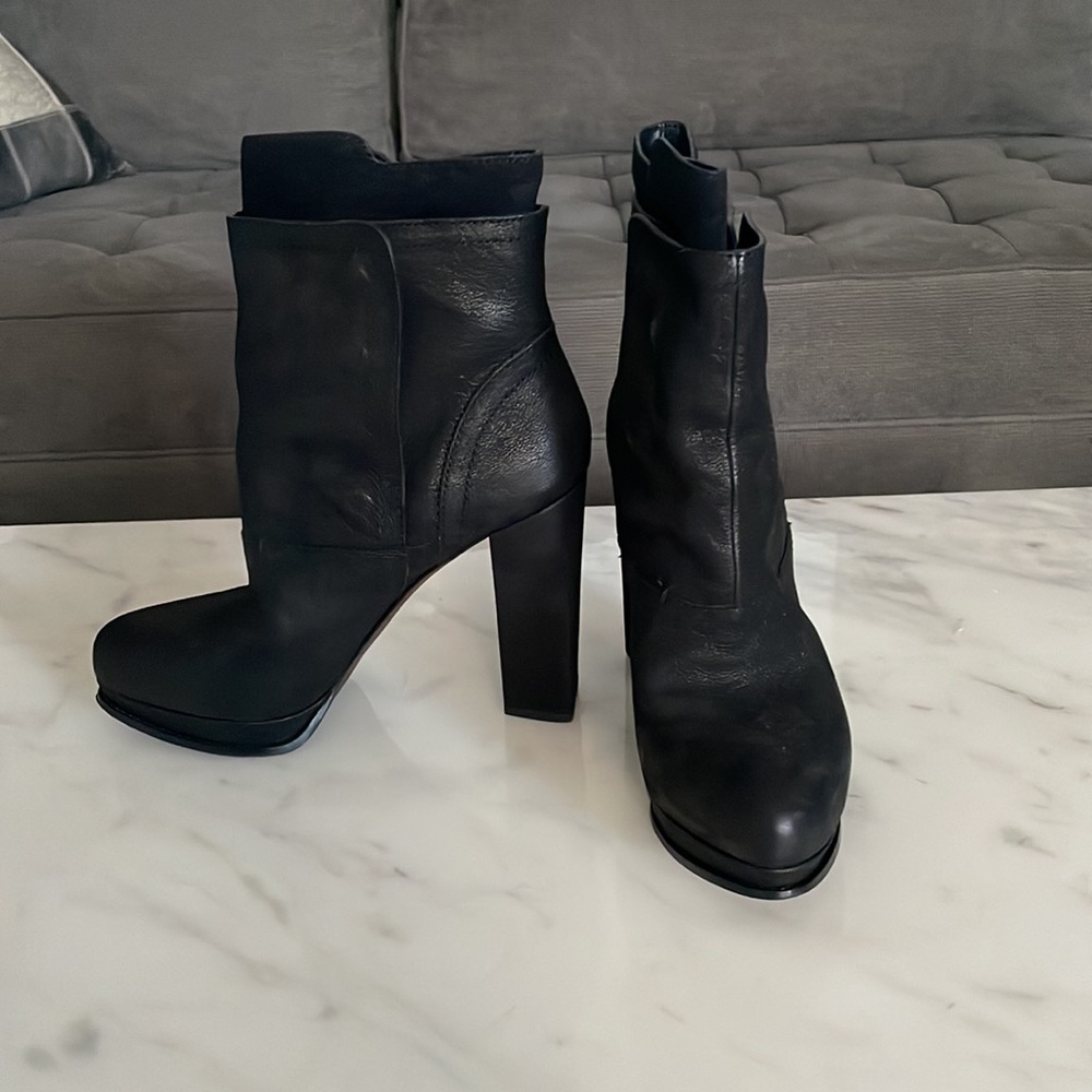 Vera Wang black leather platform boots w/ snaps